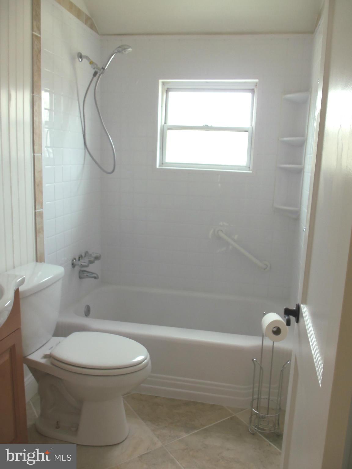920 Middlesex Road Baltimore, MD 21221 - Photo 13 of 19 Bath
