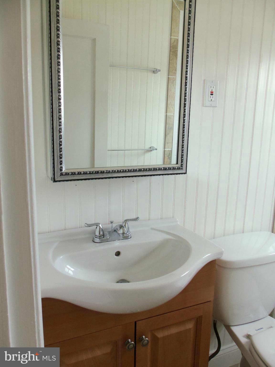 920 Middlesex Road Baltimore, MD 21221 - Photo 14 of 19 Bath