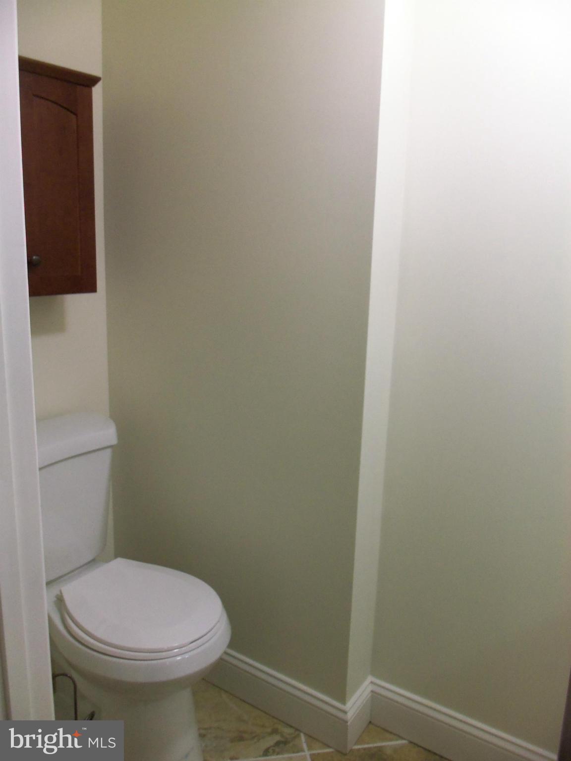 920 Middlesex Road Baltimore, MD 21221 - Photo 15 of 19 Bath