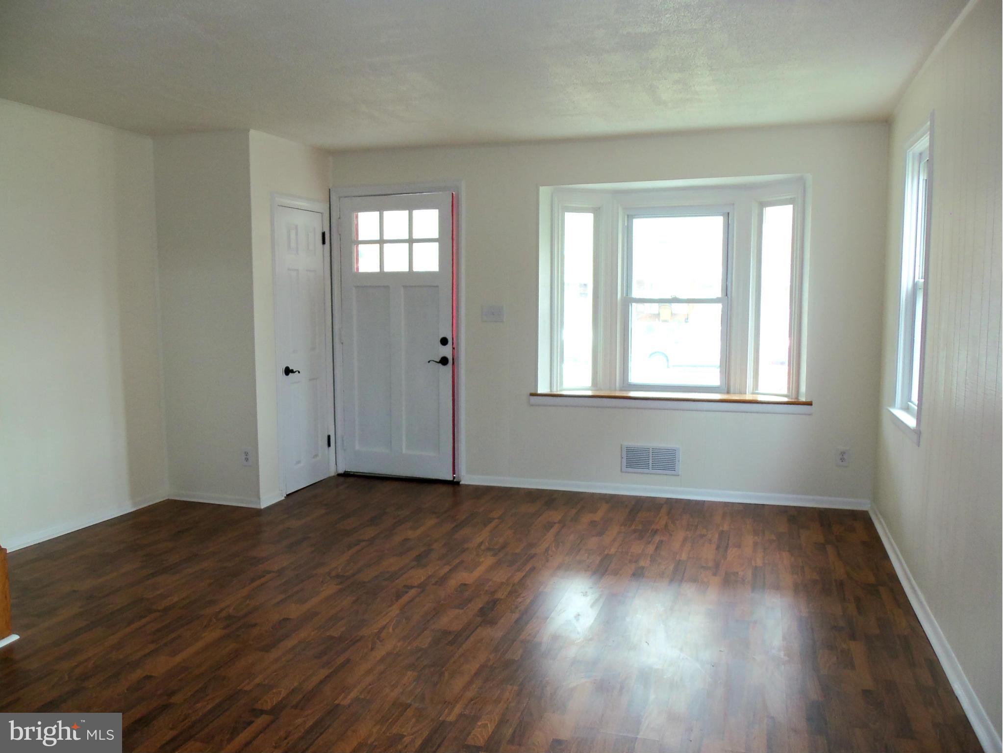 920 Middlesex Road Baltimore, MD 21221 - Photo 5 of 19 Living Room