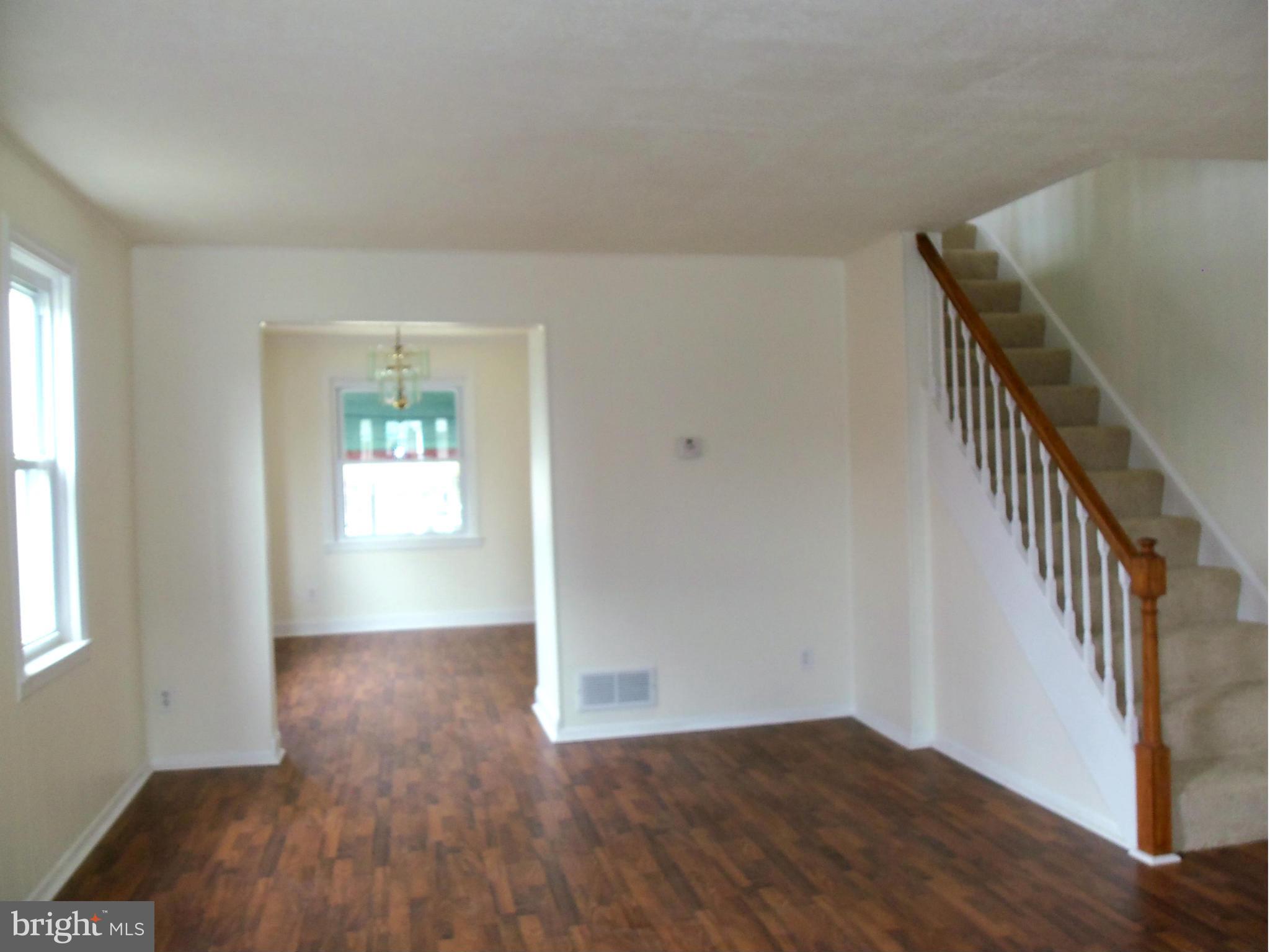 920 Middlesex Road Baltimore, MD 21221 - Photo 6 of 19 Living Room
