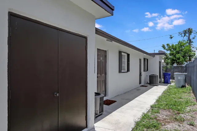 $2,100 | 350 Northeast 25th Court, Unit B, Pompano Beach, FL 33064