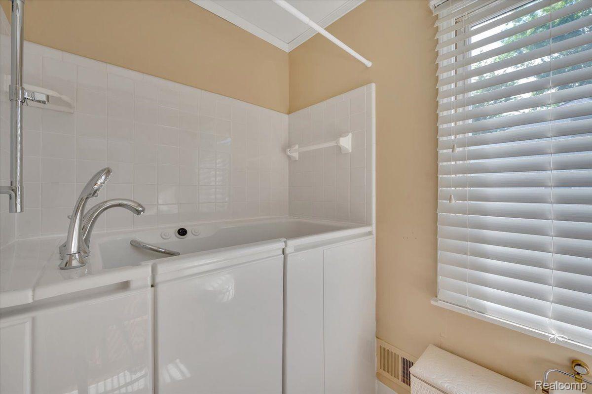 20779 Marter Road Grosse Pointe, MI 48236 - Photo 32 of 39 Gallery Image 32
