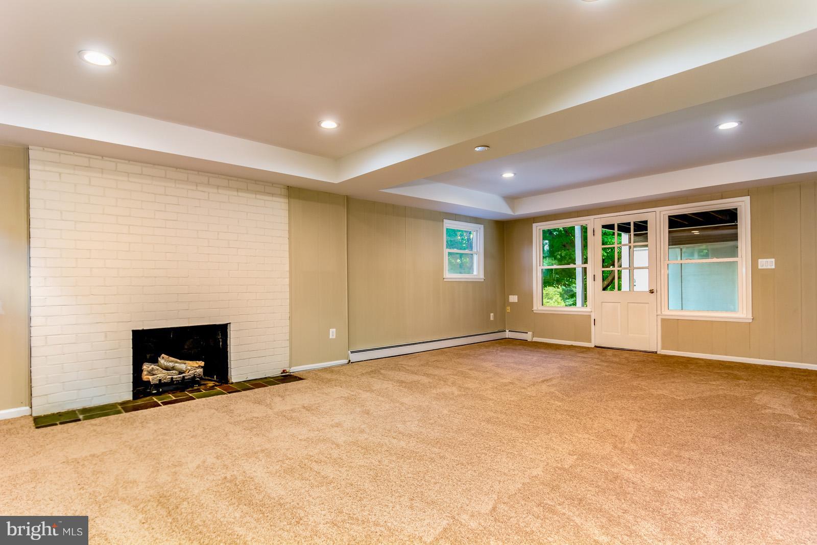 7401 Baldwin Ridge Road Warrenton, VA 20187 - Photo 20 of 30 Family Room