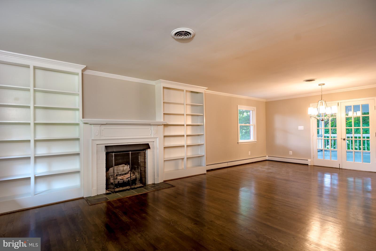7401 Baldwin Ridge Road Warrenton, VA 20187 - Photo 4 of 30 Living Room