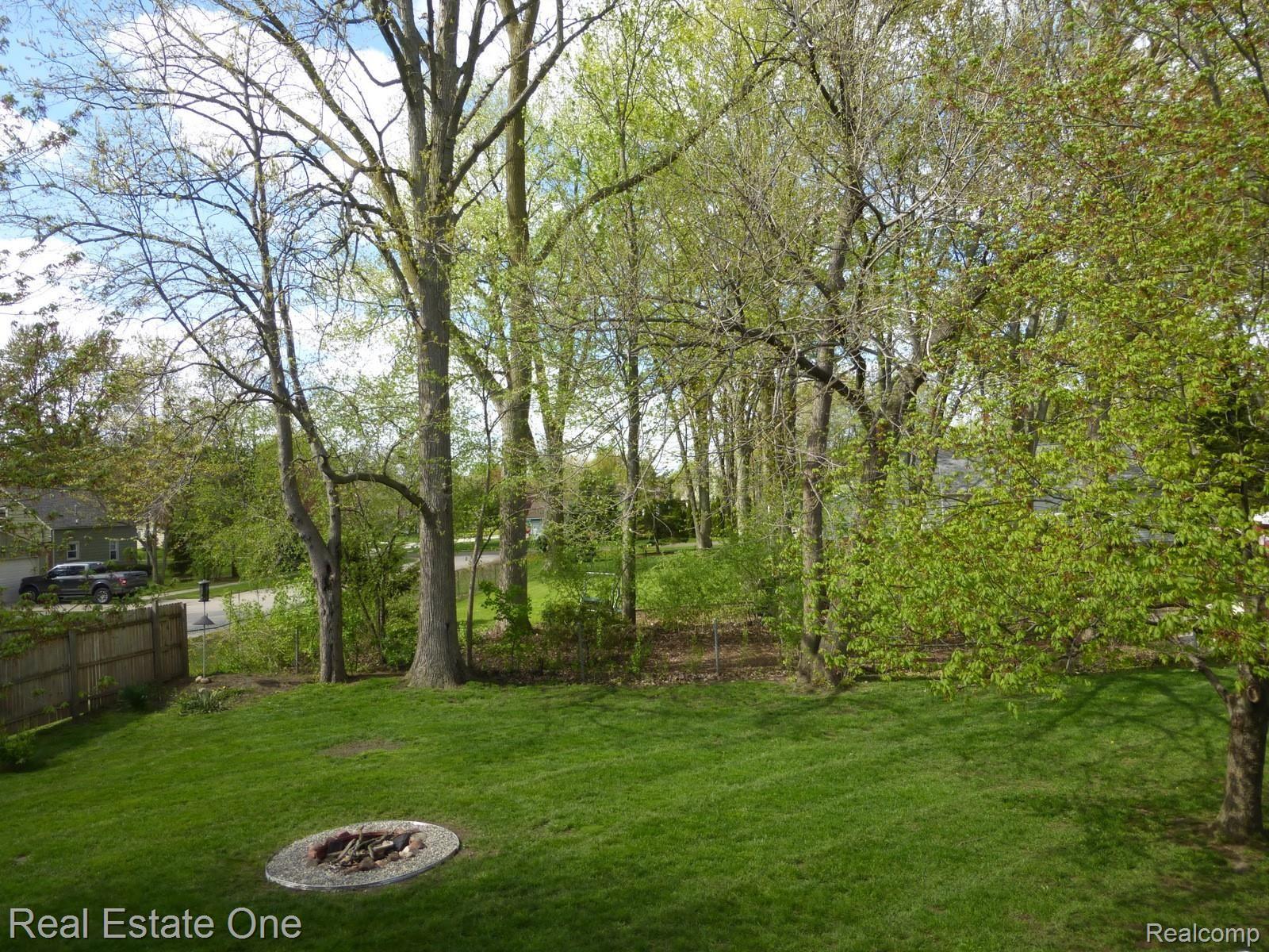 645 Hidden Ridge Drive Troy, MI 48083 - Photo 35 of 43 firepit