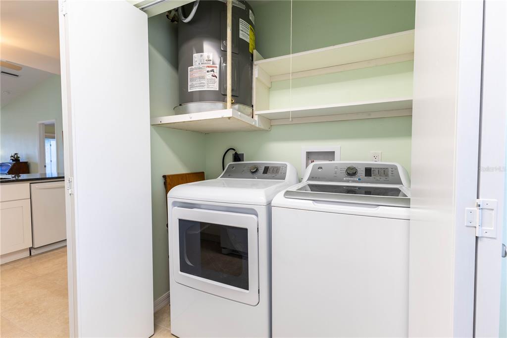 6800 Placida Road, Unit 268 Englewood, FL 34224 - Photo 11 of 33 a utility room with dryer and washer