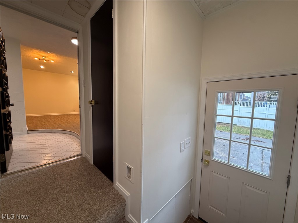 522 North 3rd Street Toronto, OH 43964 - Photo 46 of 47 Entryway with carpet and baseboards