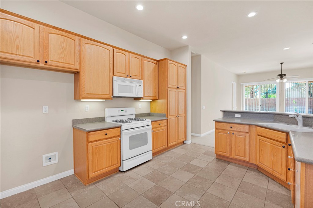 10461 Bridge Haven Road Apple Valley, CA 92308 - Photo 13 of 32