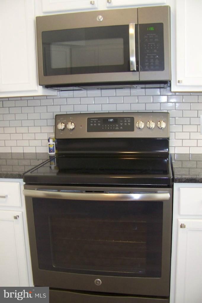8442 Bedford Road Pasadena, MD 21122 - Photo 7 of 24 New Stove & Microwave