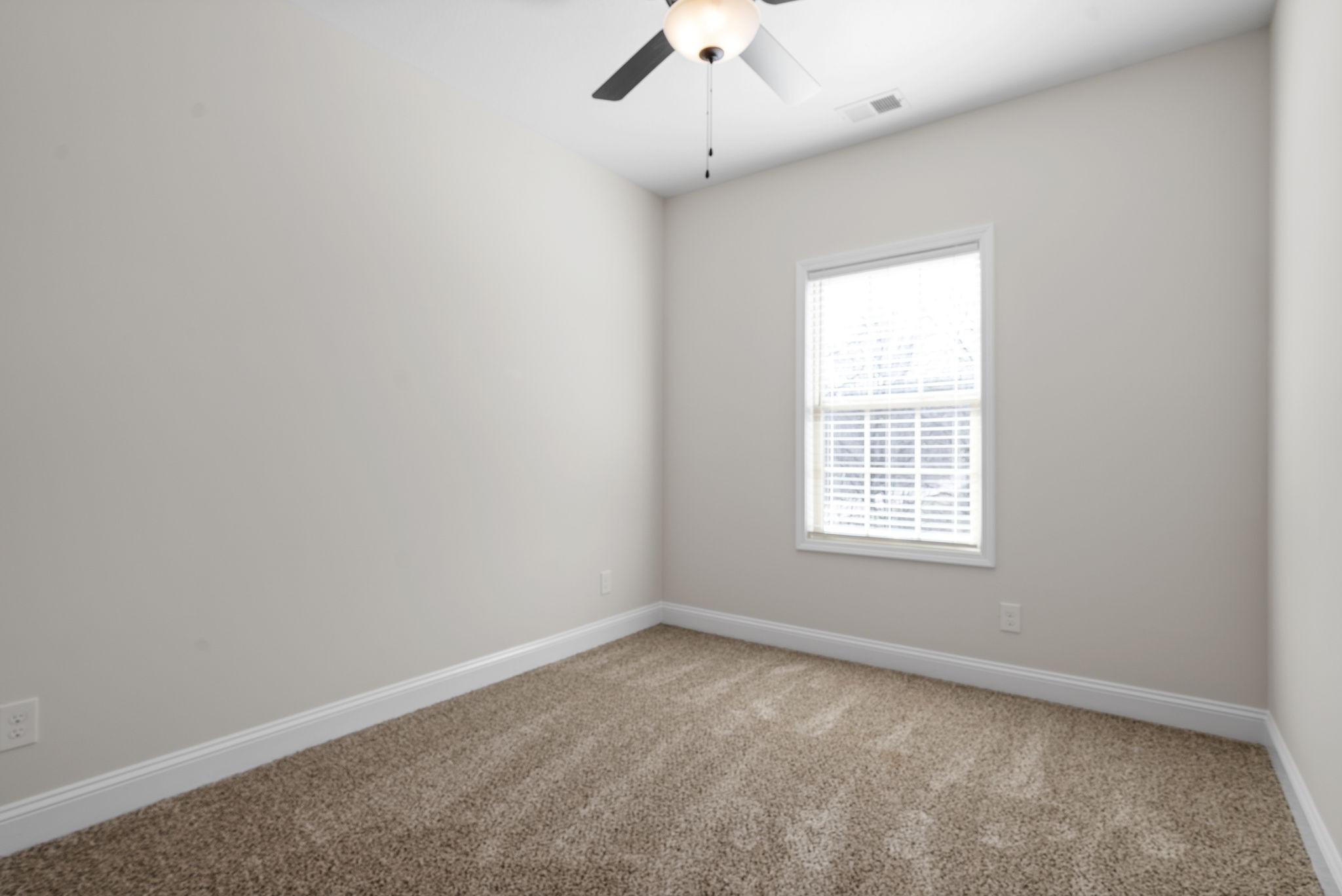 500 Peachers Mill Road, Unit C1 Clarksville, TN 37042 - Photo 15 of 31 an empty room with a window