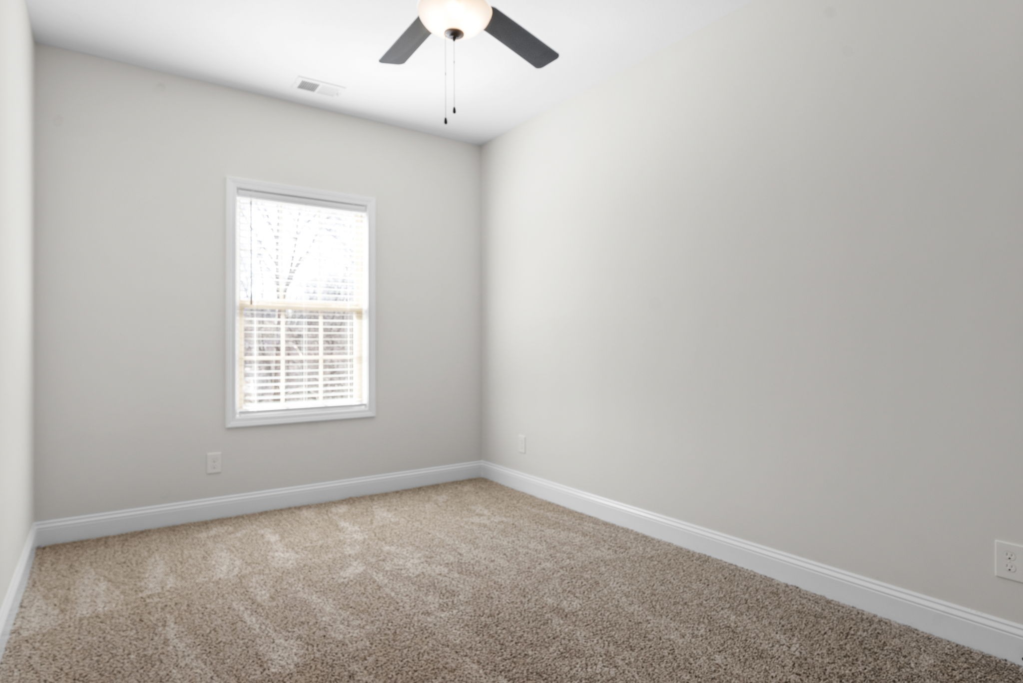 500 Peachers Mill Road, Unit C1 Clarksville, TN 37042 - Photo 18 of 31 an empty room with a window