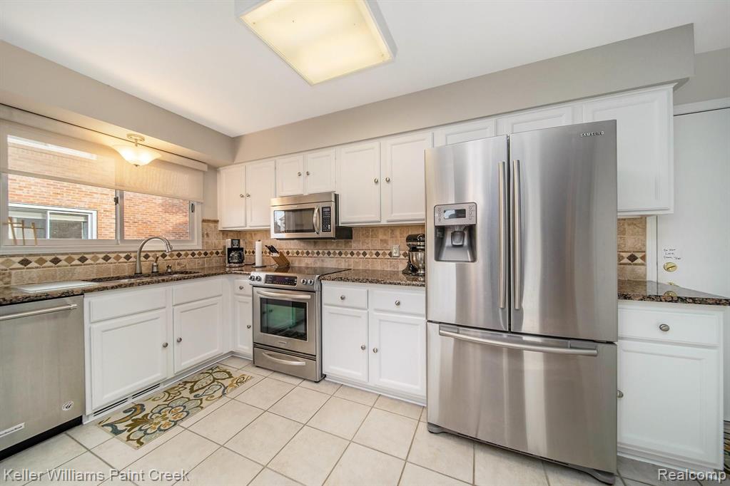 1652 Hillside Lane Rochester Hills, MI 48307 - Photo 13 of 32