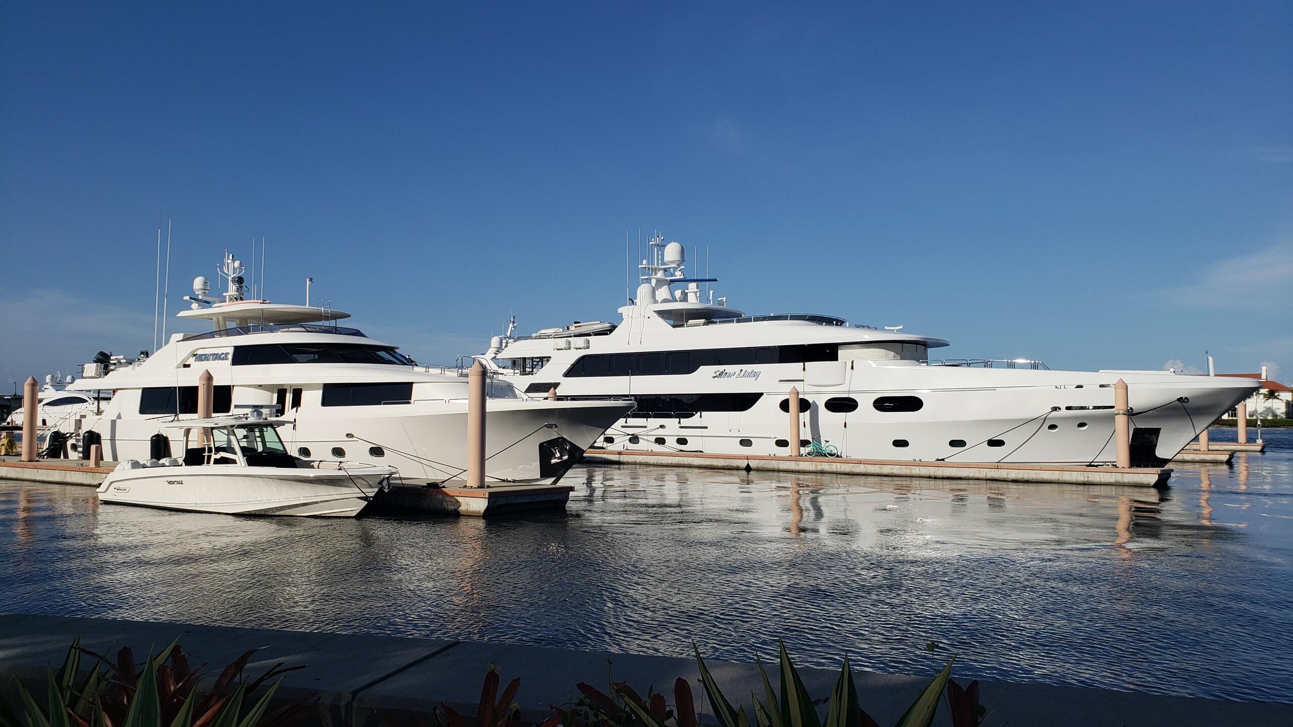 1150 Emerald Lane Singer Island, FL 33404 - Photo 20 of 25 a view of a kitchen with stove and cabinets