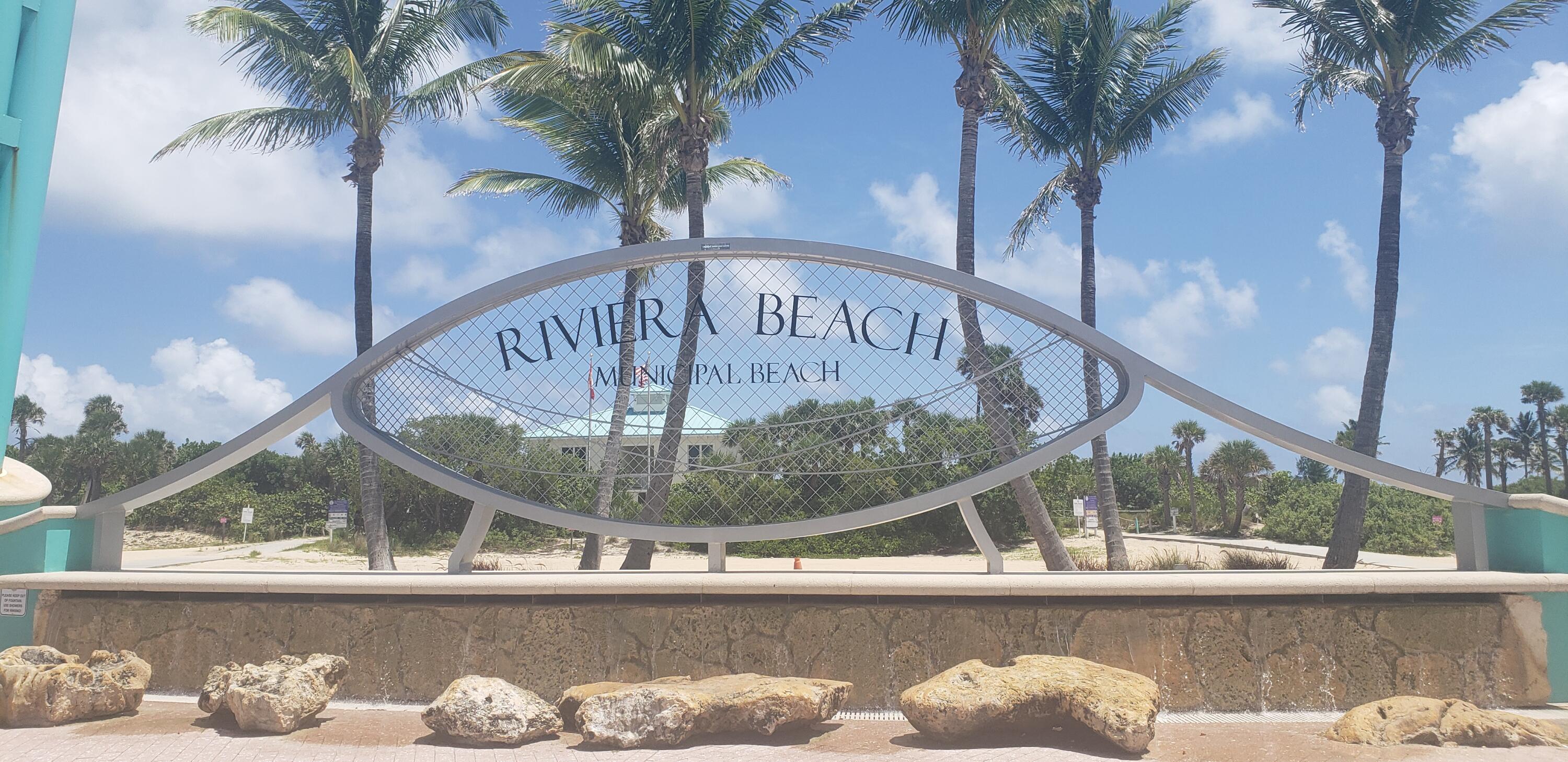 1150 Emerald Lane Singer Island, FL 33404 - Photo 23 of 25 a view of entryway and kitchen