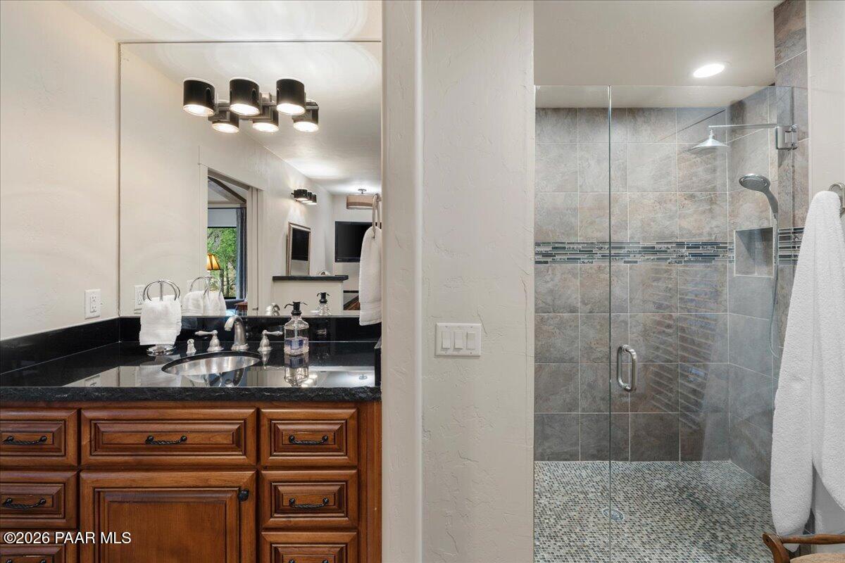 1684 Stable Rock Road Prescott, AZ 86303 - Photo 34 of 67 33-Primary Bathroom