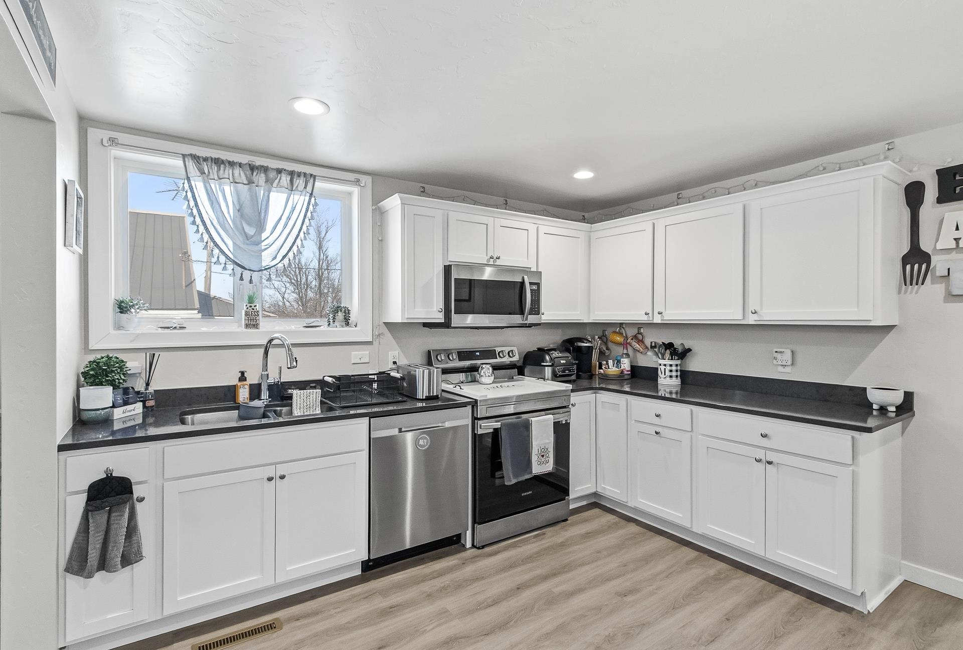 118 North Johnson Street Berlin, WI 54923 - Photo 15 of 34