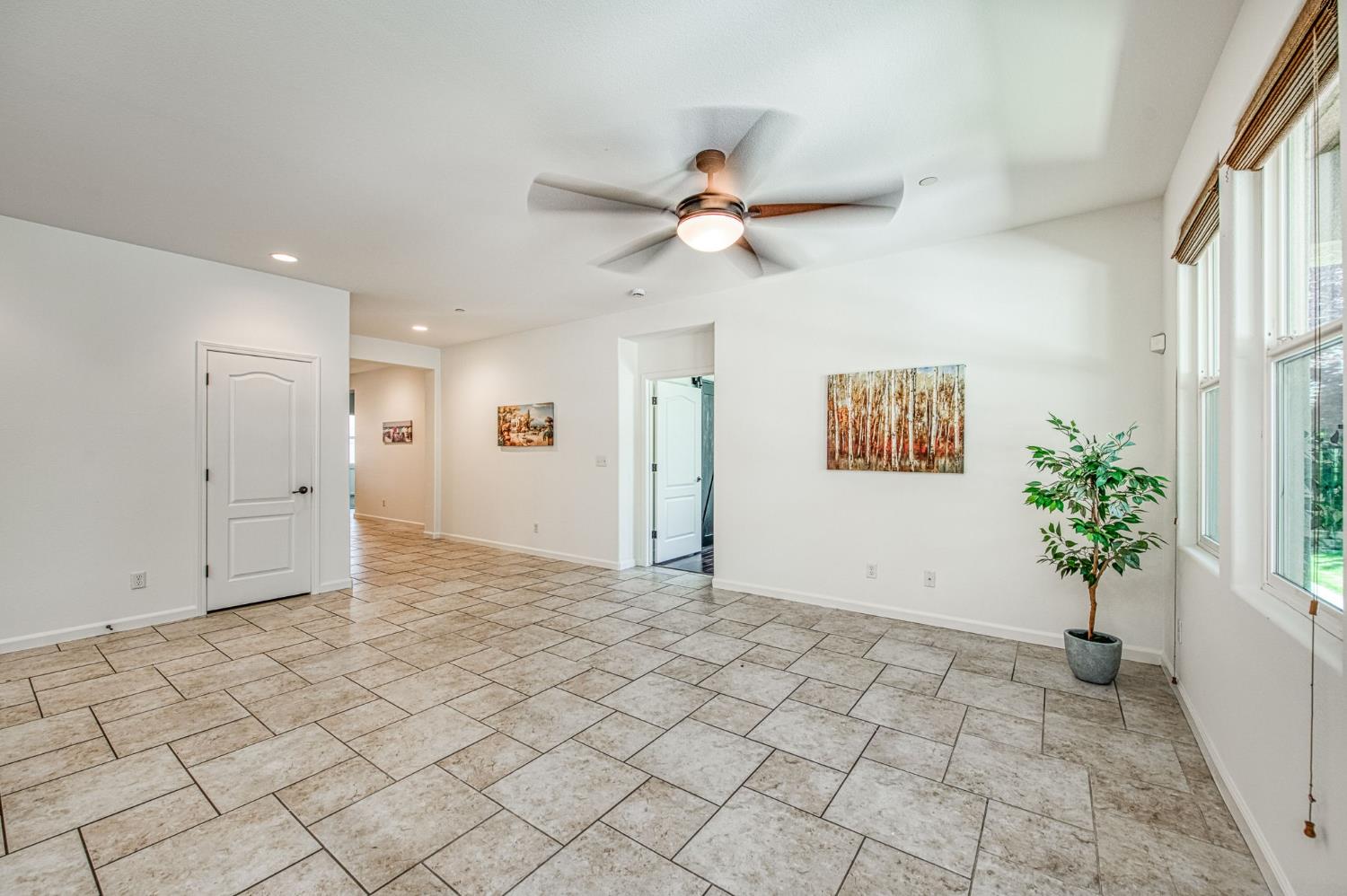 3521 Buckingham Avenue Clovis, CA 93619 - Photo 19 of 33 a view of an empty room and a chandelier fan