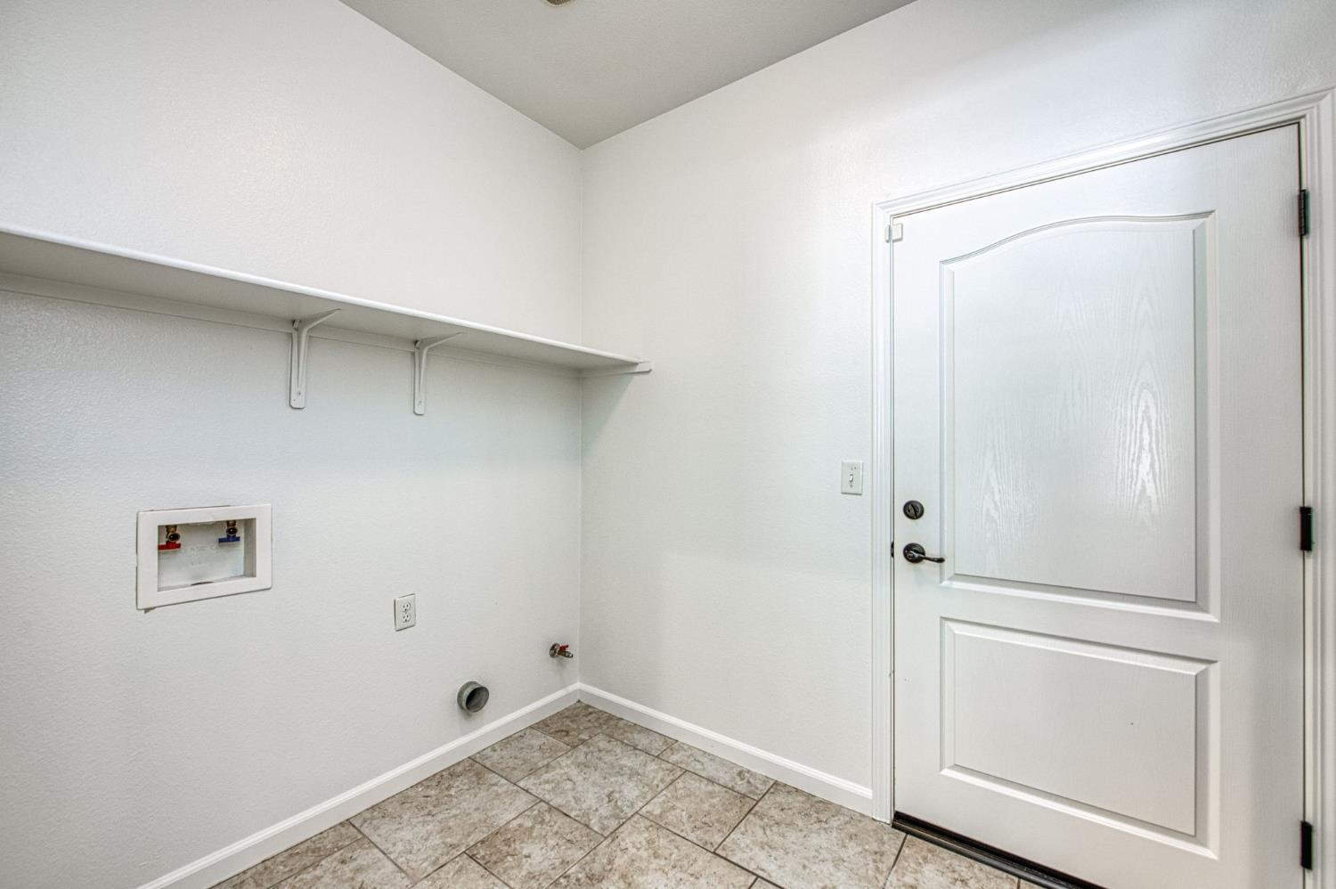 3521 Buckingham Avenue Clovis, CA 93619 - Photo 20 of 33 a view of small space