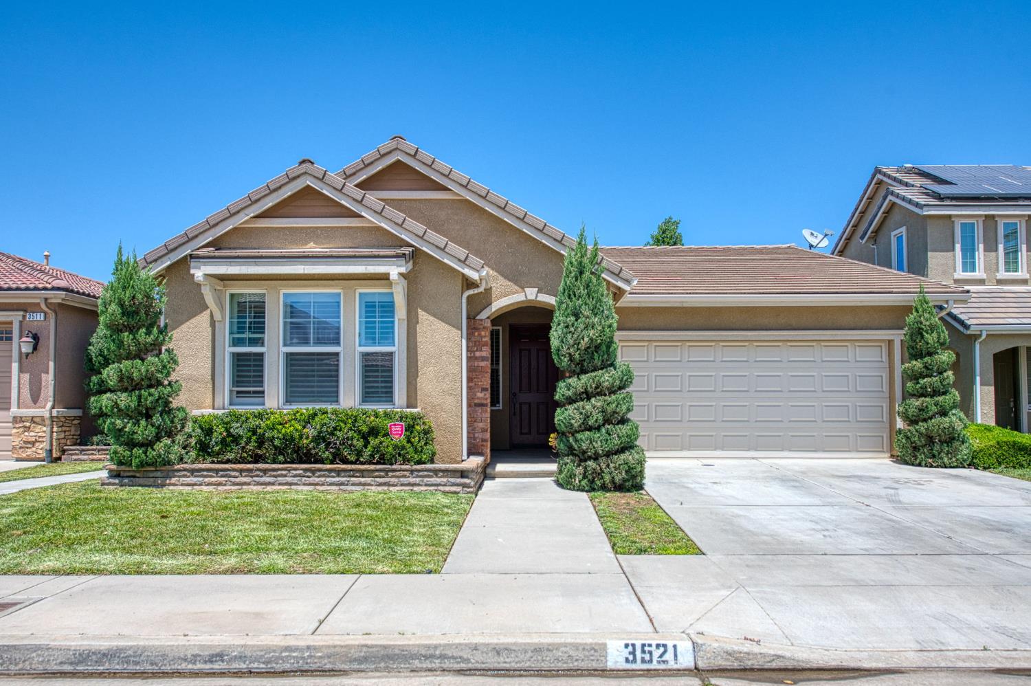 3521 Buckingham Avenue Clovis, CA 93619 - Photo 2 of 33 a front view of a house with a yard