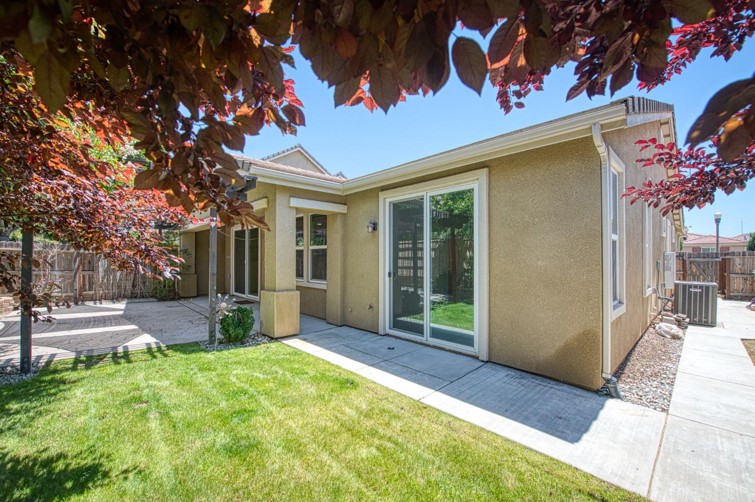 3521 Buckingham Avenue Clovis, CA 93619 - Photo 33 of 33 a front view of a house with garden