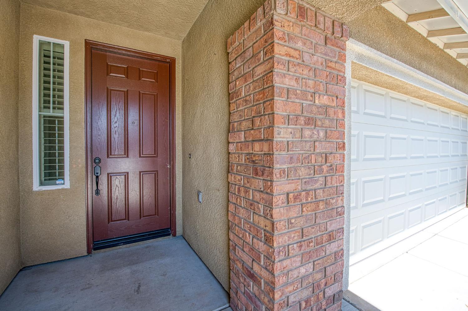 3521 Buckingham Avenue Clovis, CA 93619 - Photo 4 of 33 a view of an entryway