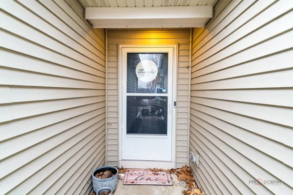 $299,900 | 7058 Hidden Green Circle, Fox Lake, IL 60020