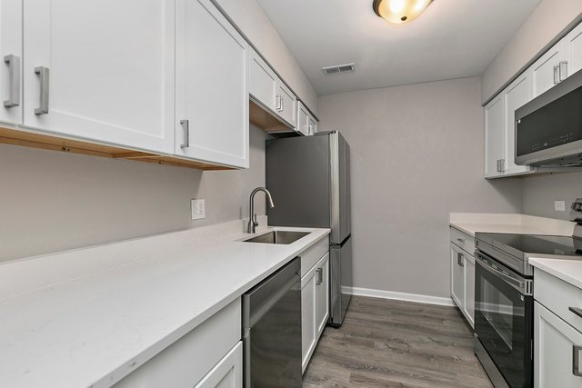 1484 Stonebridge Circle, Unit B4 Wheaton, IL 60189 - Photo 6 of 14