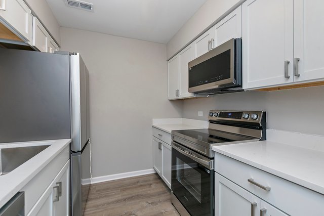 1484 Stonebridge Circle, Unit B4 Wheaton, IL 60189 - Photo 7 of 14