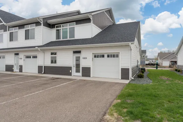 $279,900 | 417 Prairie Rose Trail, Mankato, MN 56001