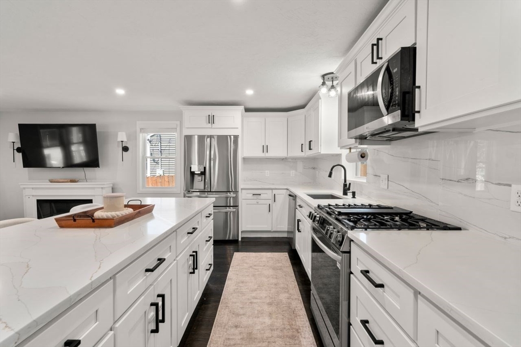 9 Beach Road Pembroke, MA 02359 - Photo 3 of 31 Gallery Image 3