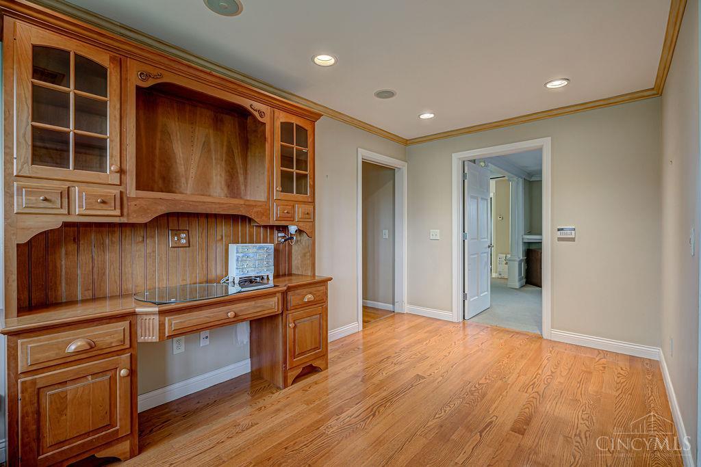 6700 Gaines Road Cincinnati, OH 45247 - Photo 14 of 57