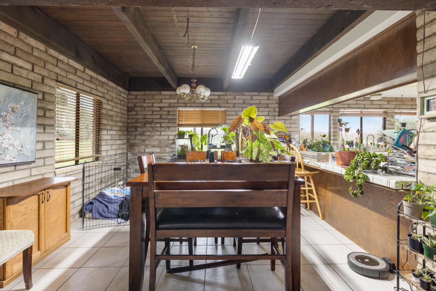 3781 Larkin Road Biggs, CA 95917 - Photo 7 of 34 a room with furniture and a potted plant