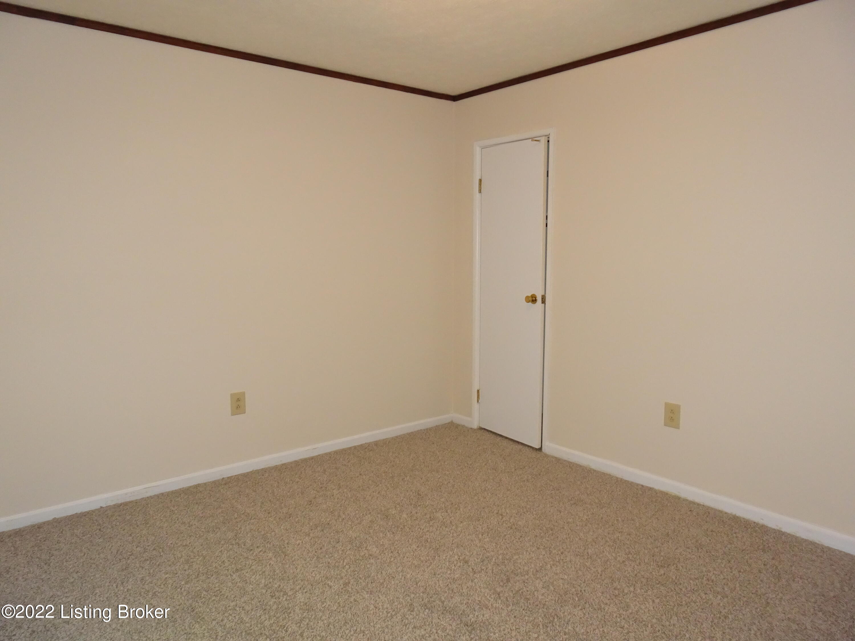 1828 Heaton Road Louisville, KY 40216 - Photo 9 of 17 DSC05117