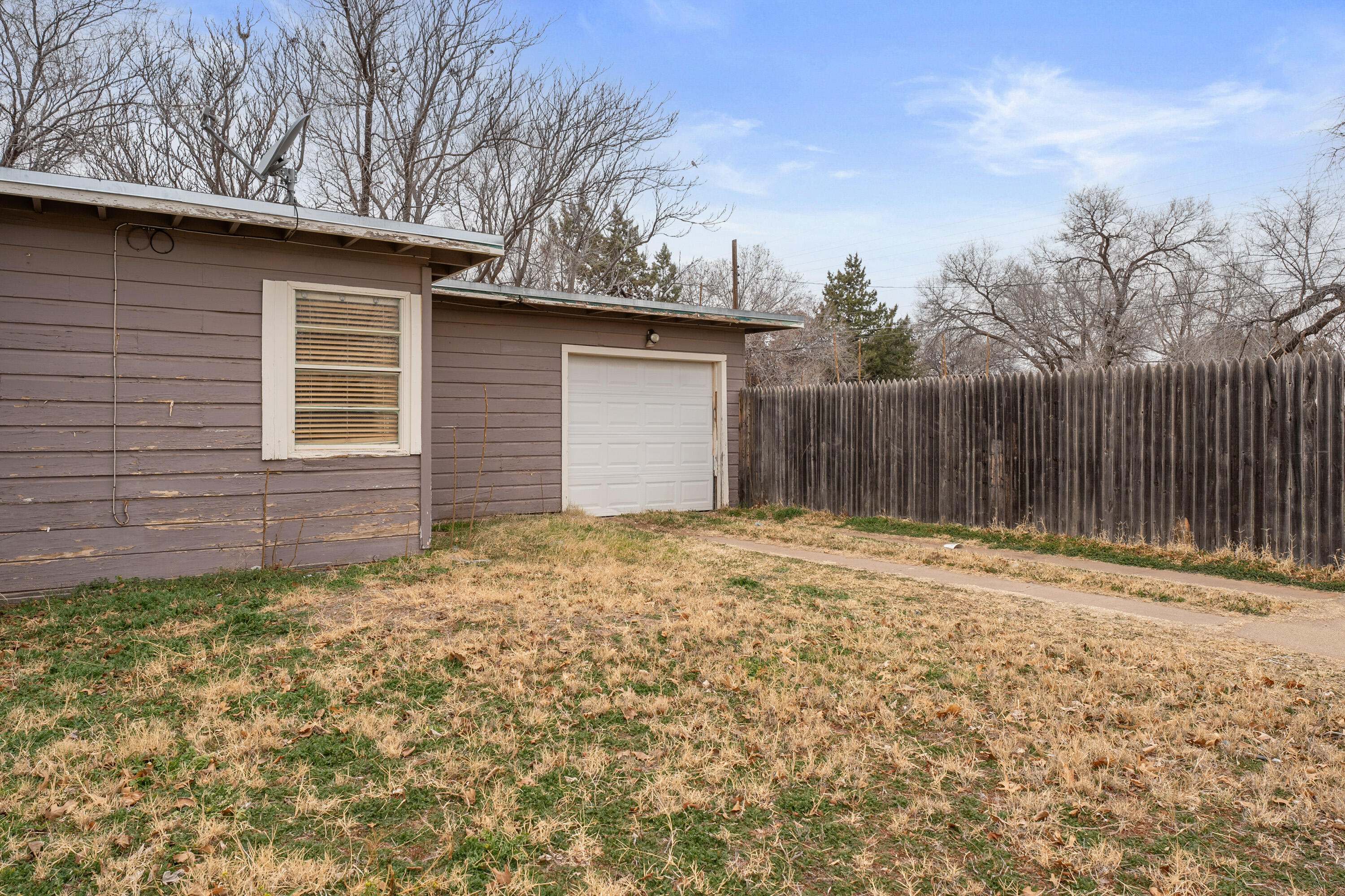 3602 31st Street Lubbock, TX 79410 - Photo 3 of 15 a backyard of a house