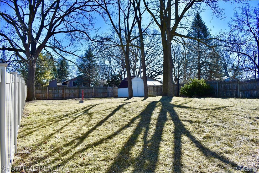 3065 York Road Rochester, MI 48309 - Photo 41 of 46 fullsizeoutput_72a.jpeg