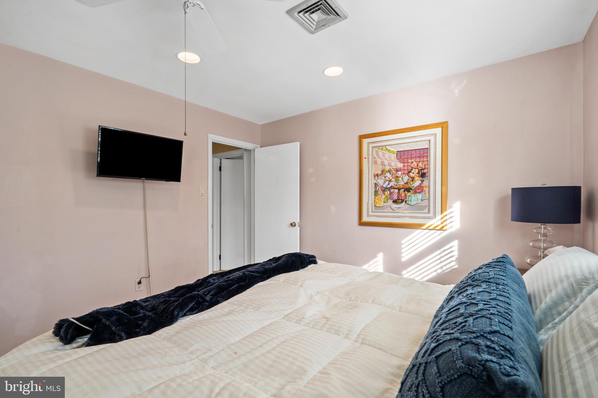 1064 Irvin Road Huntingdon Valley, PA 19006 - Photo 16 of 38