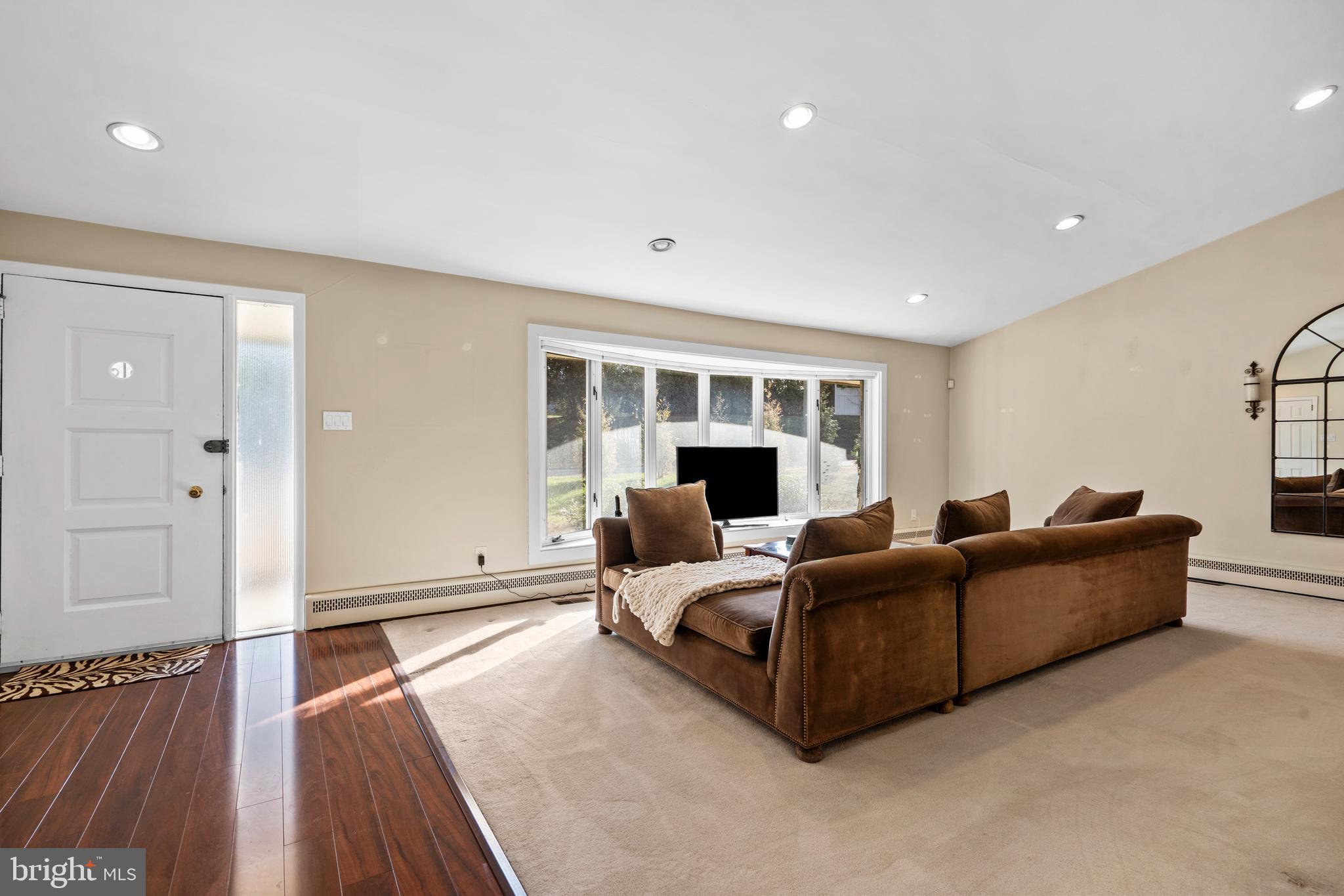 1064 Irvin Road Huntingdon Valley, PA 19006 - Photo 6 of 38