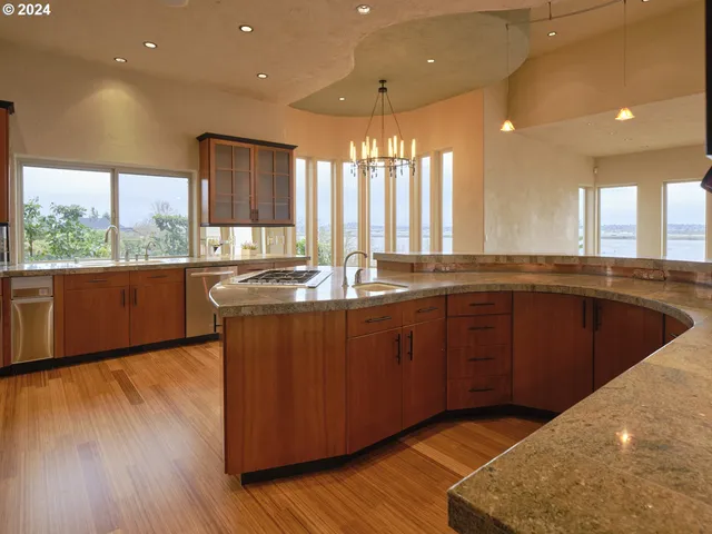 $1,899,000 | 6019 Southeast Riverside Drive, Vancouver, WA 98661