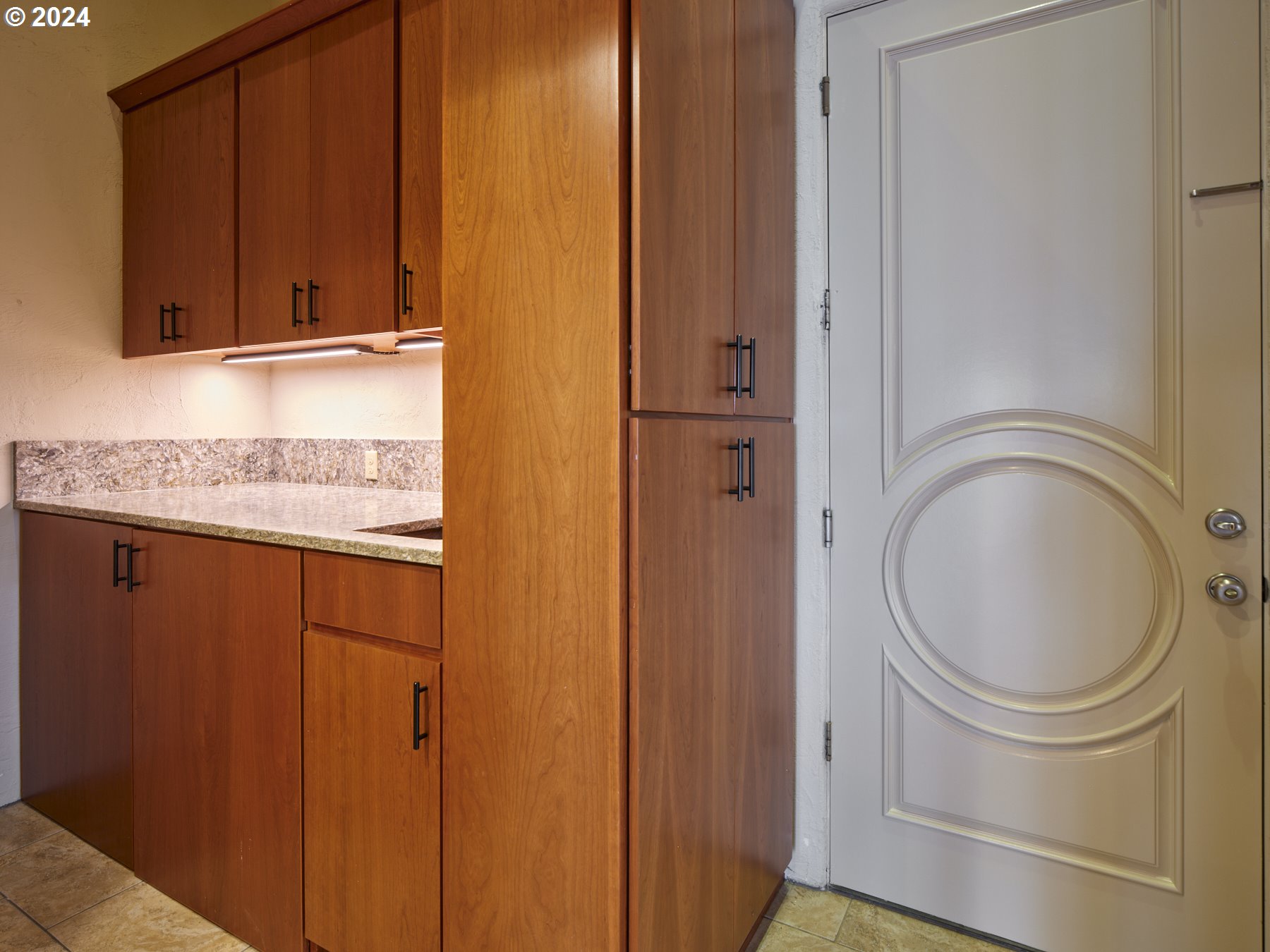 6019 Southeast Riverside Drive Vancouver, WA 98661 - Photo 20 of 48 Owner's Suite Bedroom