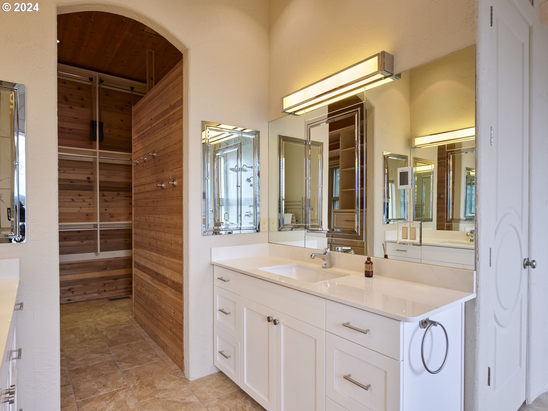 6019 Southeast Riverside Drive Vancouver, WA 98661 - Photo 23 of 48 Owner's Suite Bathroom