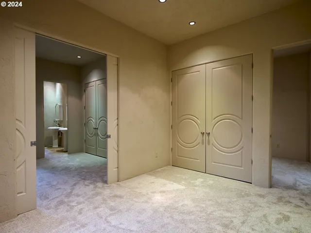 $1,899,000 | 6019 Southeast Riverside Drive, Vancouver, WA 98661