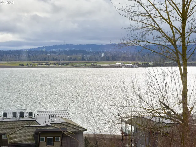 $1,899,000 | 6019 Southeast Riverside Drive, Vancouver, WA 98661
