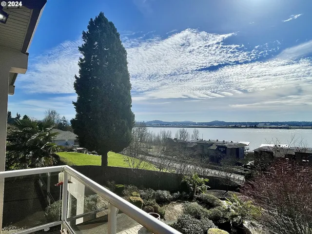 $1,899,000 | 6019 Southeast Riverside Drive, Vancouver, WA 98661