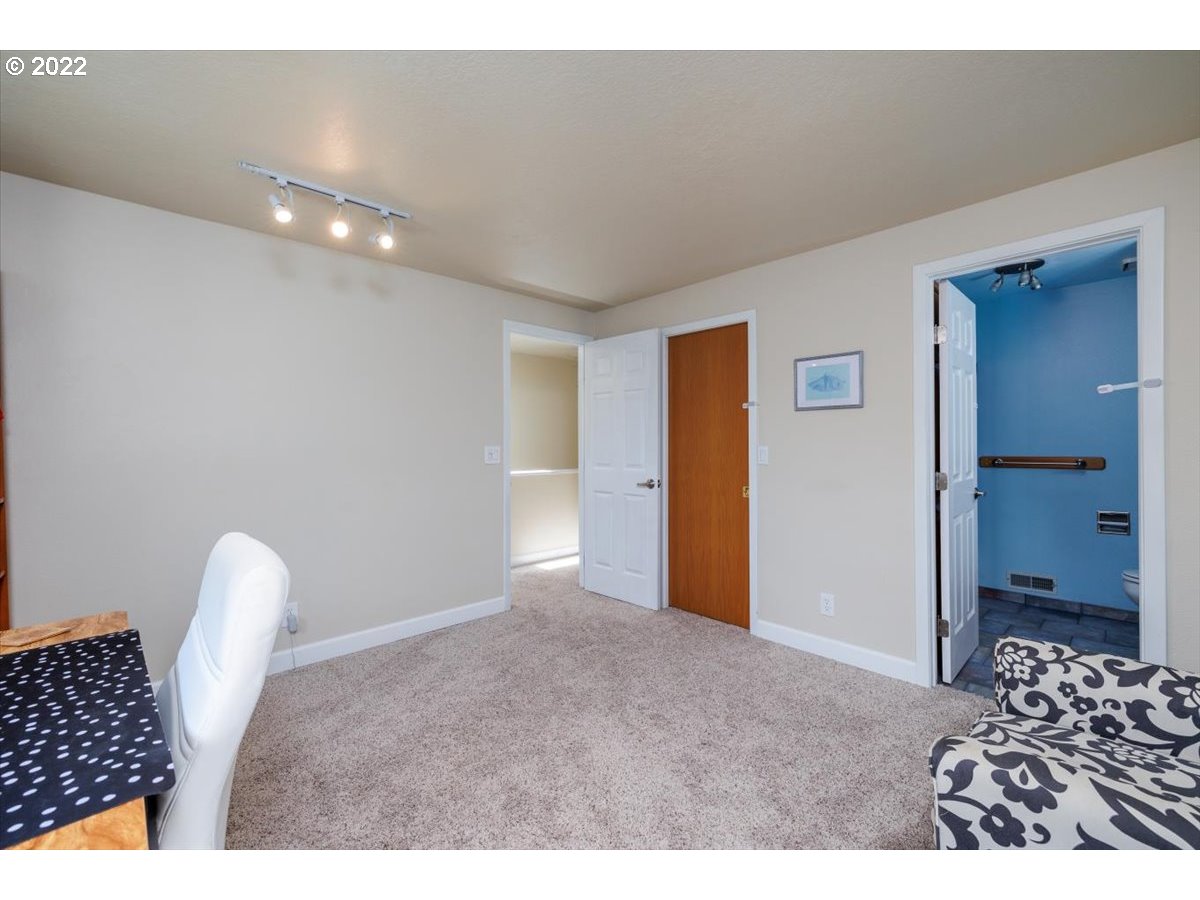 7835 Southwest Raintree Drive Beaverton, OR 97008 - Photo 16 of 24 Gallery Image 16