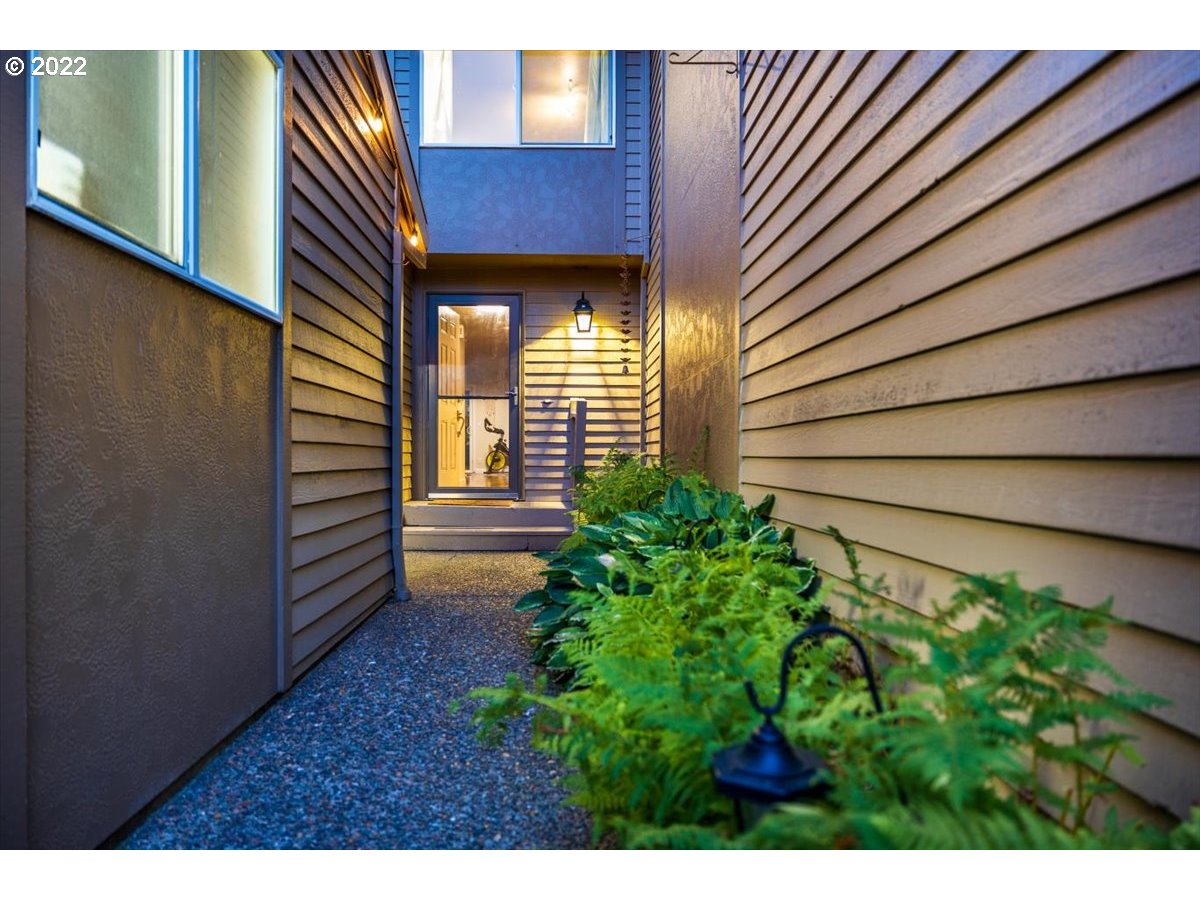 7835 Southwest Raintree Drive Beaverton, OR 97008 - Photo 2 of 24 Gallery Image 2