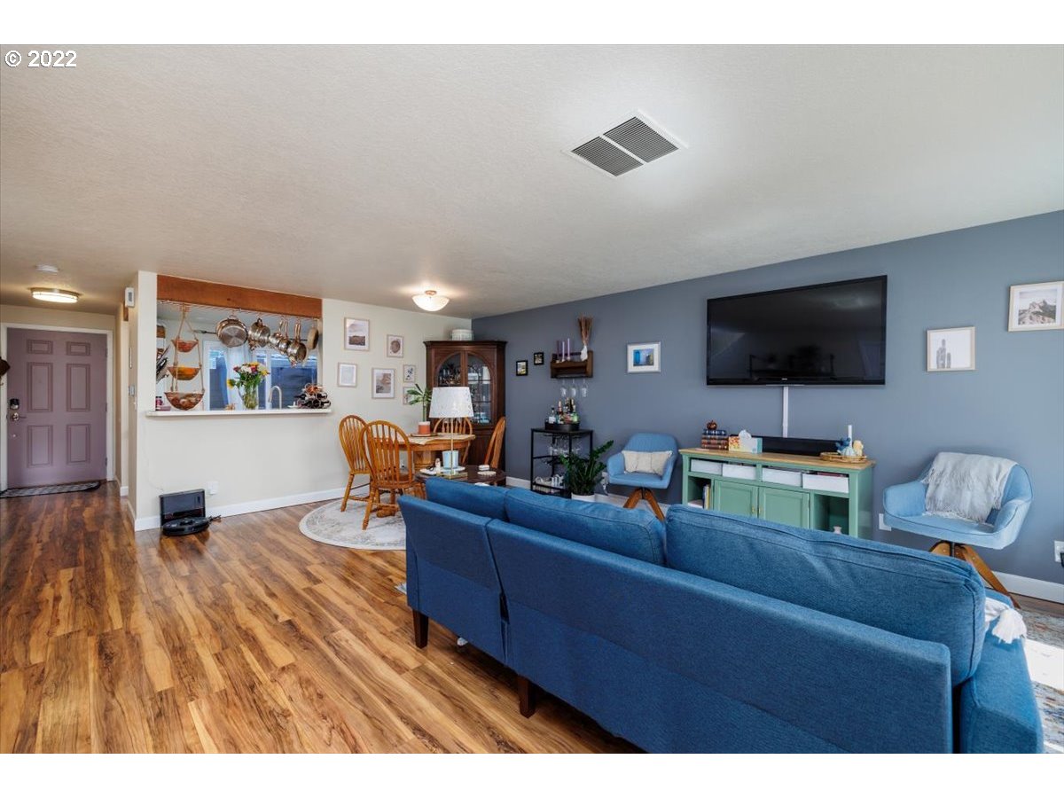 7835 Southwest Raintree Drive Beaverton, OR 97008 - Photo 6 of 24 Gallery Image 6