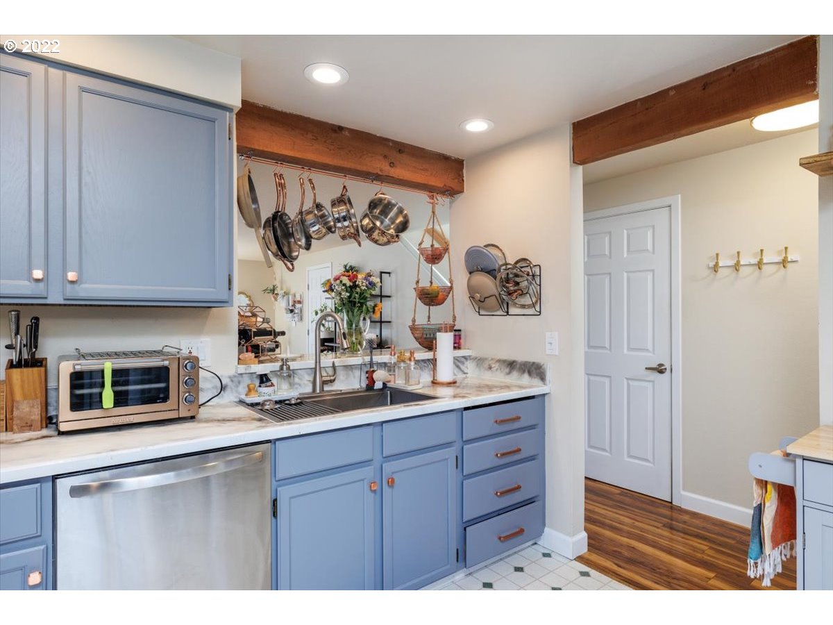 7835 Southwest Raintree Drive Beaverton, OR 97008 - Photo 10 of 24 Gallery Image 10