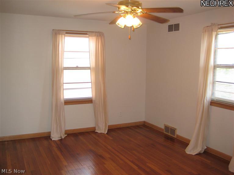2441 Saybrook Road Cleveland, OH 44118 - Photo 13 of 17