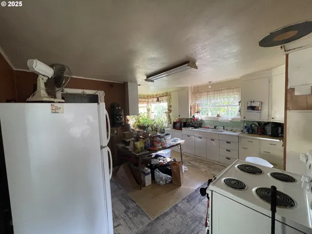 $474,000 | 46255 Highway 242, Myrtle Point, OR 97458